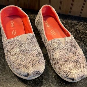 Toms Silver Snake Skin Look Flats Comfortable Loafers